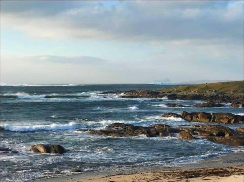Drop Anchor House, Spacious 3 Bedroom Apartment, Fabulous Sea Views Cleggan Exterior photo